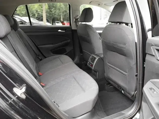 Gebraucht VW Golf VIII Life 131 PS (96 kW) 2023 Schwarz Limousine