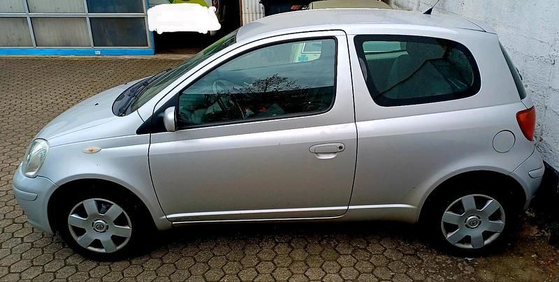 Gebraucht Toyota Yaris 56 PS (41 kW) 2005 Silber Kleinwagen