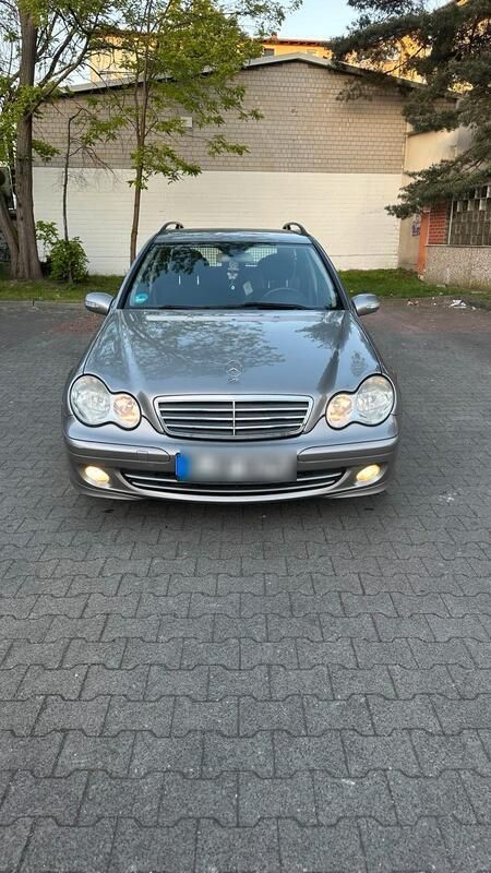 Grau Gebraucht 2005 Mercedes 180 Limousine | 5.400 € (Fairer Preis) - Bild 1/4
