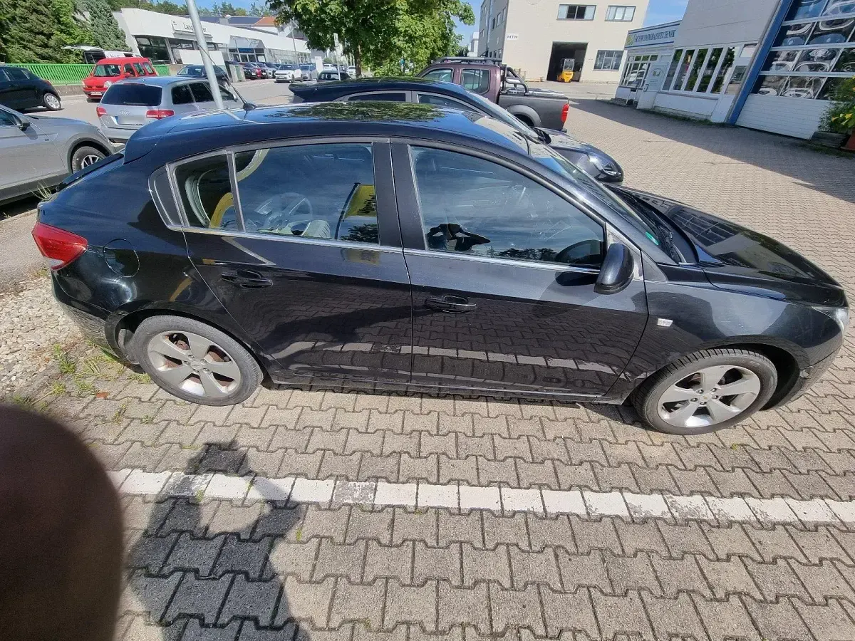 Gebraucht Chevrolet Cruze 141 PS (103 kW) 2012 Schwarz Kleinwagen