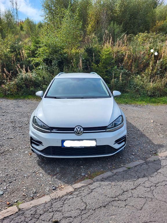 Weiß Gebraucht 2018 VW Golf VII Comfortline Kombi | 14.999 € (Fairer Preis) - Bild 1/4