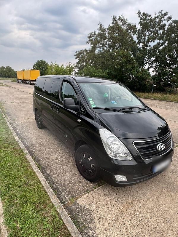 Schwarz Gebraucht 2013 Hyundai H-1 Van / Kleinbus | 12.600 € (Fairer Preis) - Bild 1/4