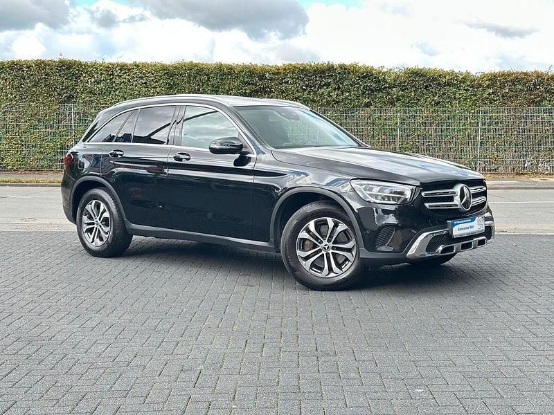 Schwarz Gebraucht 2020 Mercedes GLC220 SUV | 25.890 € (Guter Preis) - Bild 1/4