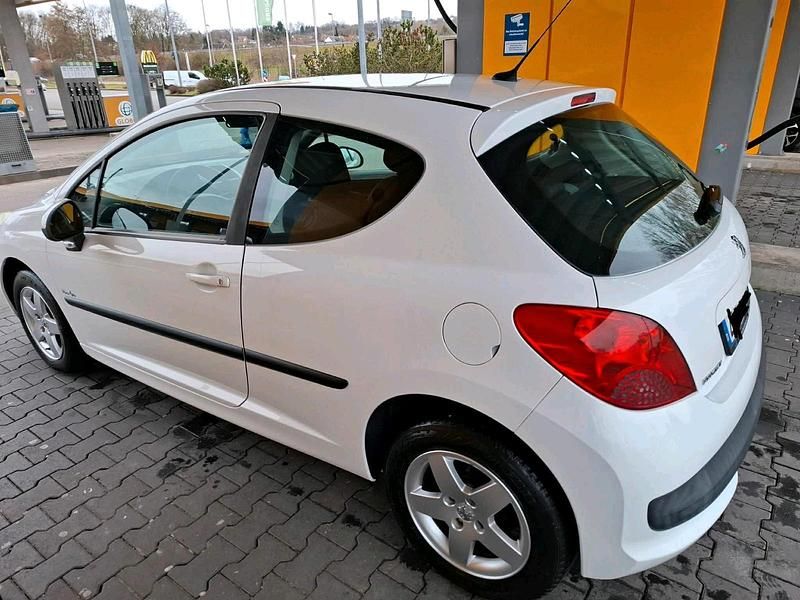 Gebraucht Peugeot 207 Urban Move 95 PS (69 kW) 2009 Weiß Kleinwagen