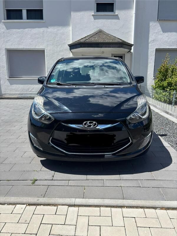 Schwarz Gebraucht 2015 Hyundai ix20 Van / Kleinbus | 8.750 € (Guter Preis) - Bild 1/4