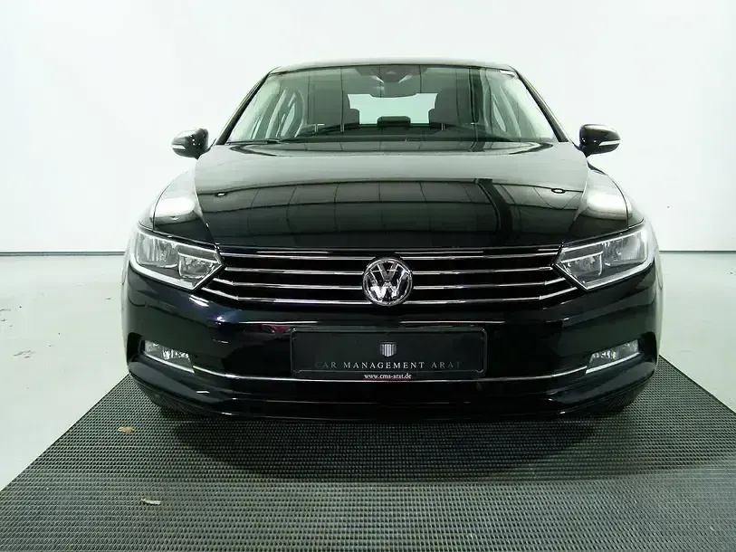 Gebraucht VW Passat Comfortline 150 PS (110 kW) 2019 Deep black (metallic) Limousine