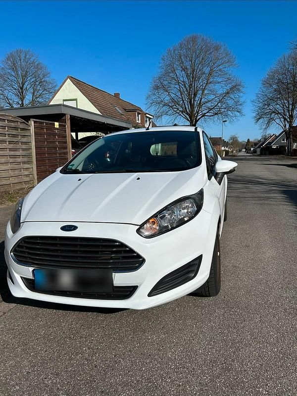 Gebraucht Ford Fiesta 60 PS (44 kW) 2013 Weiß Kleinwagen