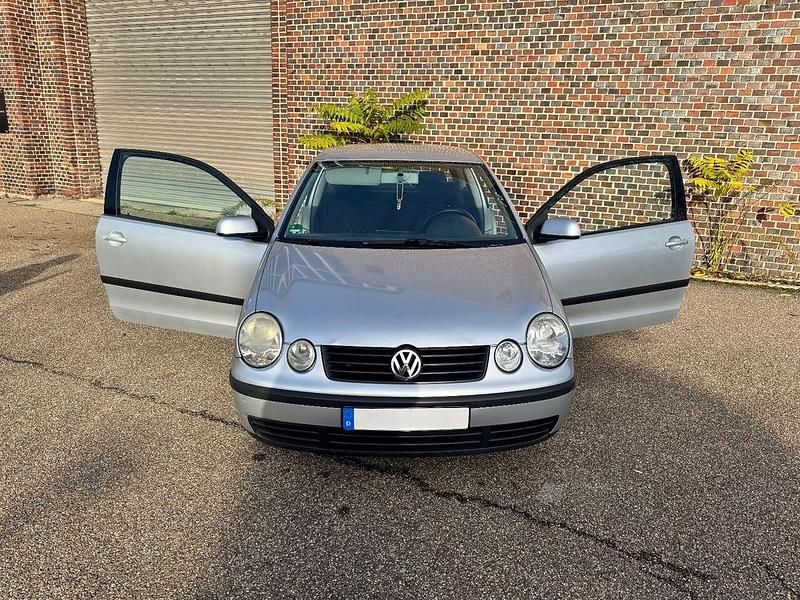 Silber Gebraucht 2002 VW Polo Basis Limousine | 1.100 € (Fairer Preis) - Bild 1/4