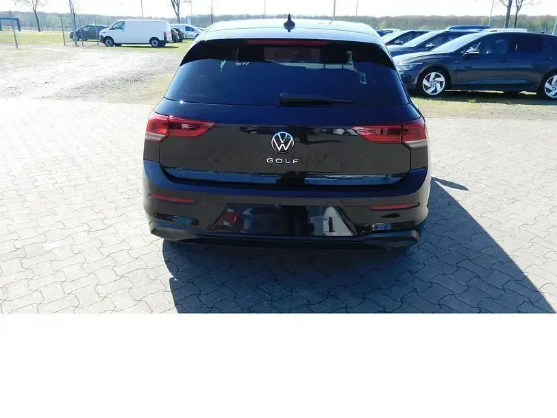 Gebraucht VW Golf VIII Life 131 PS (96 kW) 2023 Deepblackperleffektmet c9x (metallic) Limousine