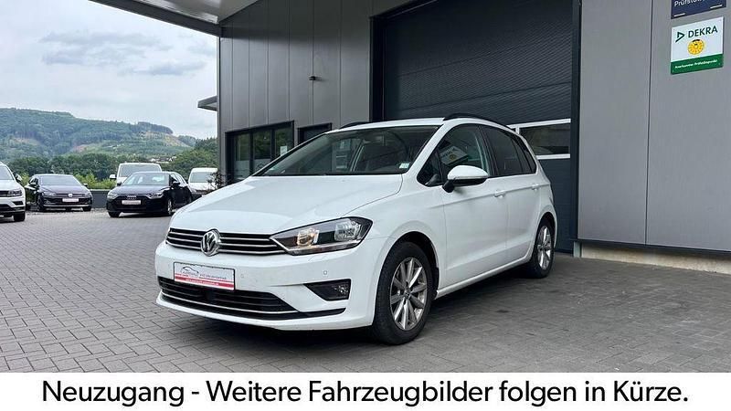 Weiß Gebraucht 2015 VW Golf VII LOUNGE Limousine | 10.890 € (Fairer Preis) - Bild 1/4