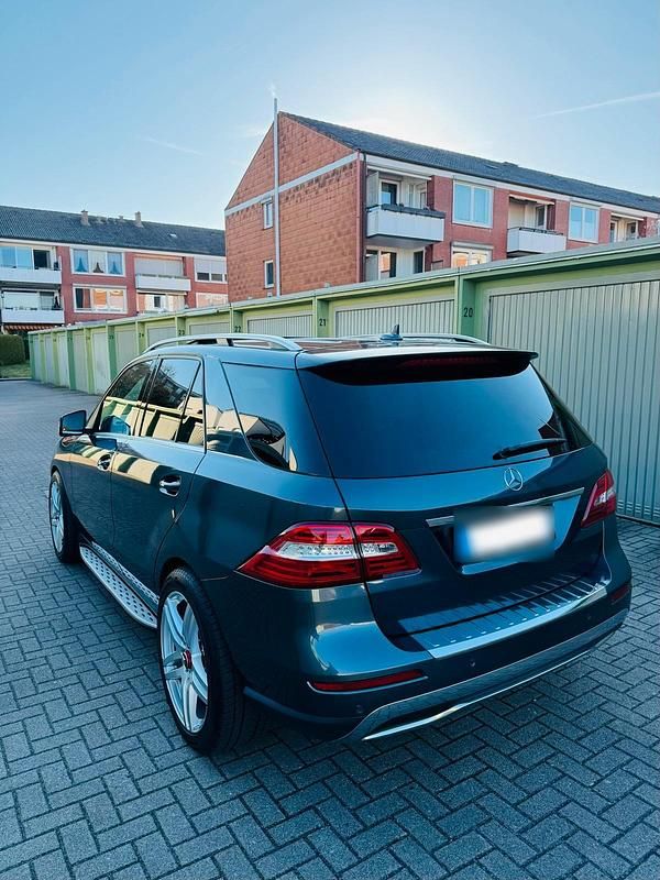 Gebraucht Mercedes ML350 268 PS (197 kW) 2013 Grau SUV
