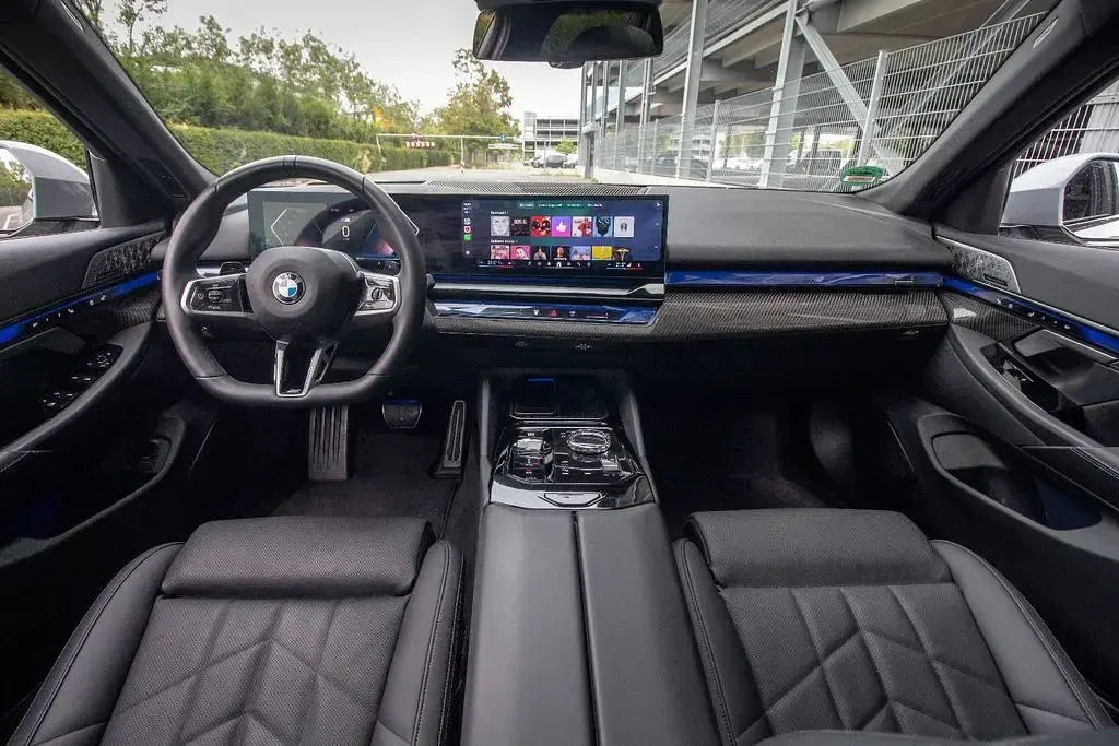 Gebraucht BMW 540 M Sport 303 PS (222 kW) 2025 Grau Limousine