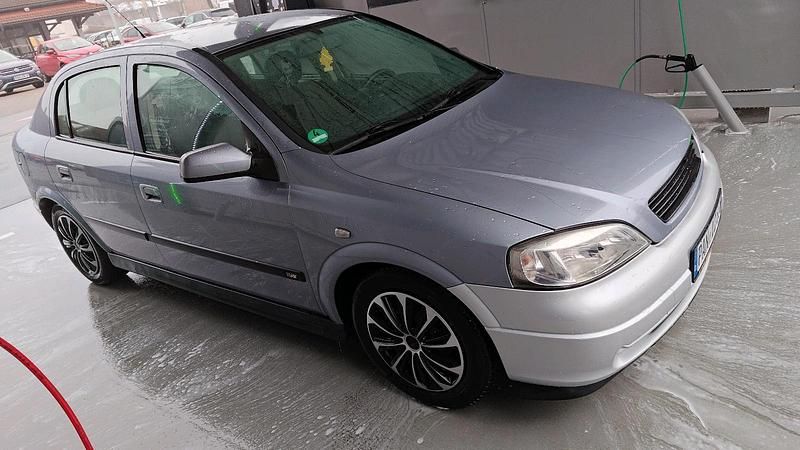 Gebraucht Opel Astra 103 PS (75 kW) 2004 Silber Limousine