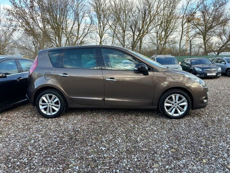 Gebraucht Renault Scénic III Luxe 131 PS (96 kW) 2011 Braun Van / Kleinbus