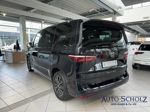 Gebraucht VW Multivan Basis 150 PS (110 kW) 2024 Schwarz Van
