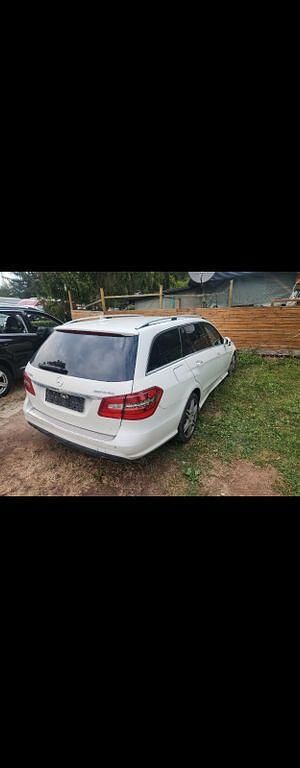 Weiß Gebraucht 2010 Mercedes E350 Avantgarde Kombi | 8.300 € - Bild 1/4