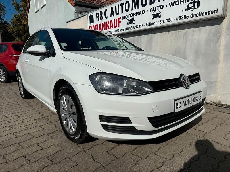 Weiß Gebraucht 2013 VW Golf VII Trendline Limousine | 5.499 € (Guter Preis) - Bild 1/4