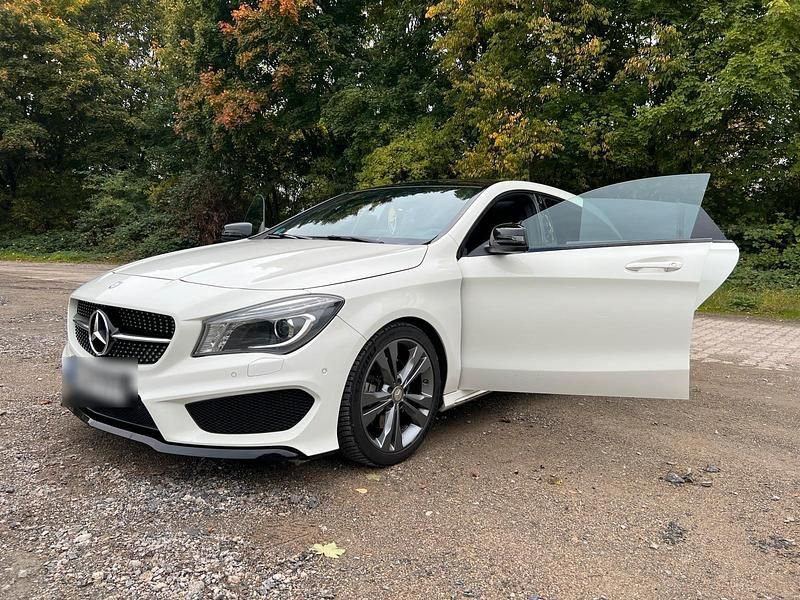 Weiß Gebraucht 2015 Mercedes CLA220 AMG line Limousine | 15.000 € (Fairer Preis) - Bild 1/4