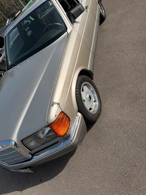 Gebraucht Mercedes 420 210 PS (154 kW) 1986 Silber Limousine