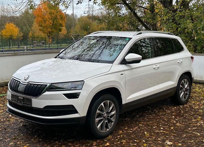 Candyweiss Gebraucht 2021 Skoda Karoq Clever SUV | 21.300 € (Superpreis) - Bild 1/4