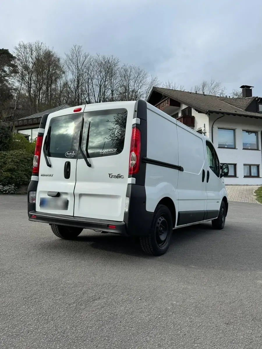 Gebraucht Renault Trafic 114 PS (83 kW) 2008 Weiß Van / Kleinbus