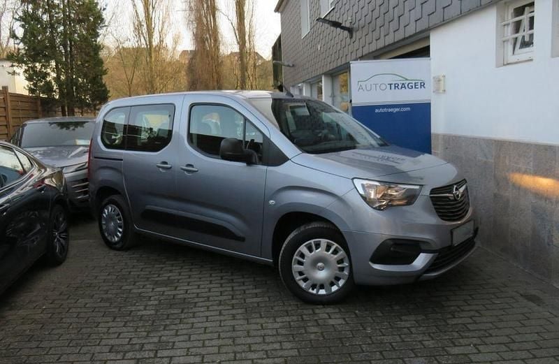 Gebraucht Opel Combo Life Edition 131 PS (96 kW) 2022 Kontrast grau/quarz silber Van / Kleinbus