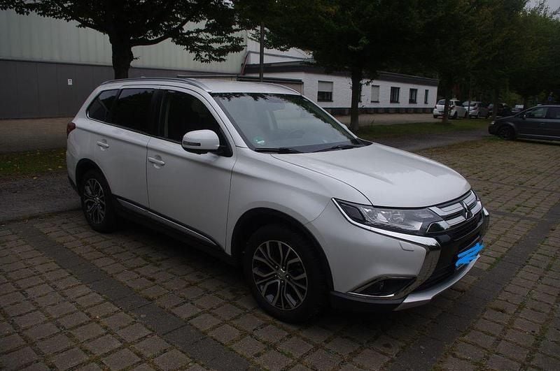 Weiß Gebraucht 2019 Mitsubishi Outlander Active SUV | 17.750 € (Guter Preis) - Bild 1/4
