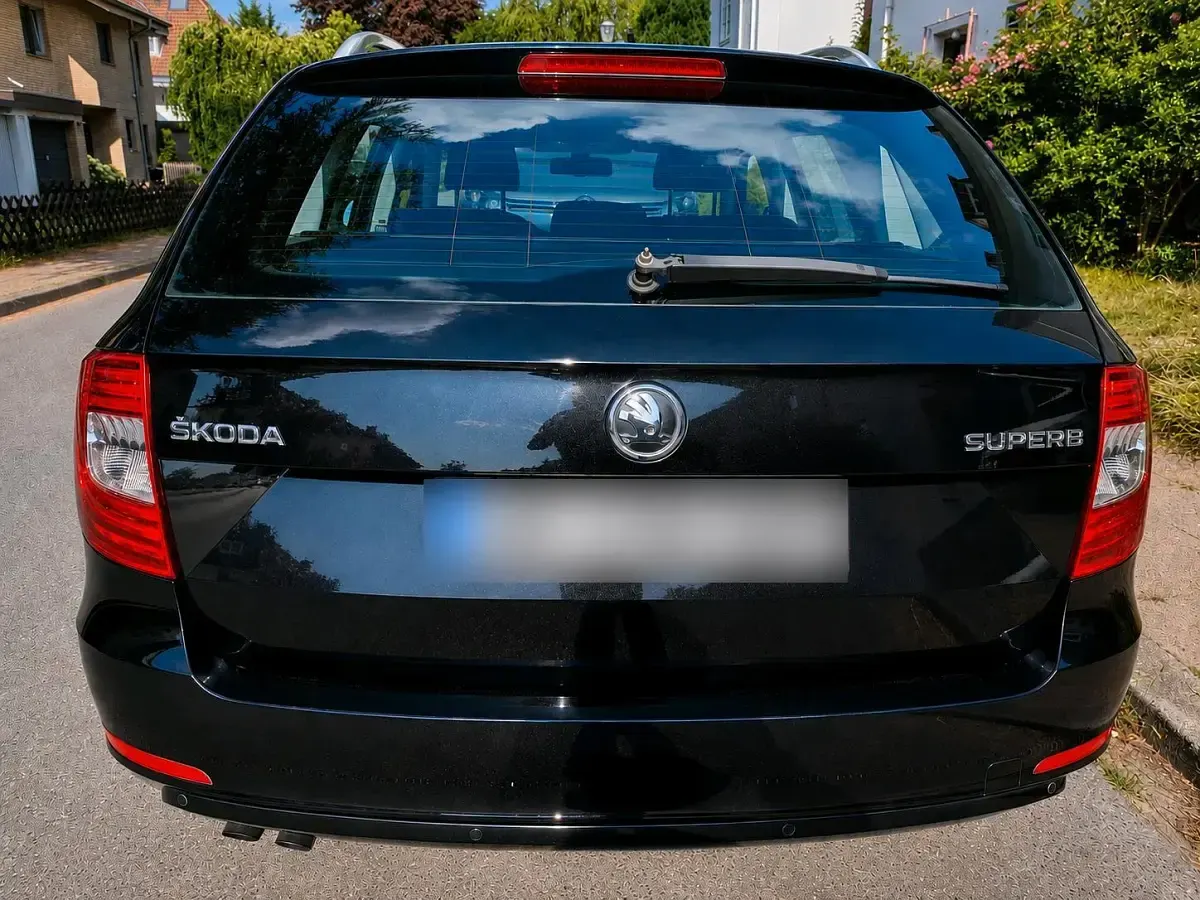 Gebraucht Skoda Superb Ambition 125 PS (91 kW) 2014 Schwarz Kombi
