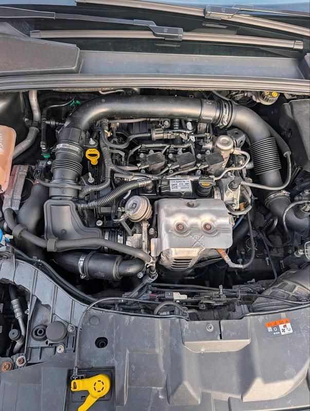 Gebraucht Ford Focus Titanium 125 PS (91 kW) 2016 Grau Kleinwagen