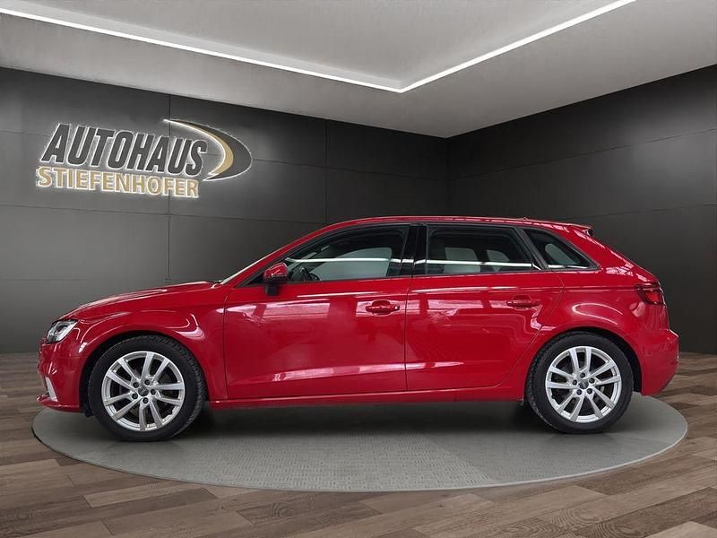 Gebraucht Audi A3 Sport 150 PS (110 kW) 2017 Rot Limousine