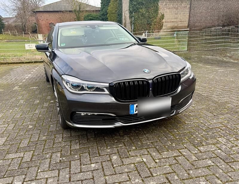 Andere farben Gebraucht 2016 BMW 740 Limousine | 25.500 € (Superpreis) - Bild 1/4