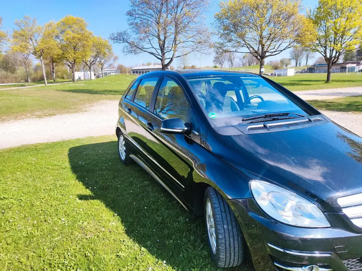 Gebraucht Mercedes B160 95 PS (69 kW) 2011 Schwarz Kleinwagen