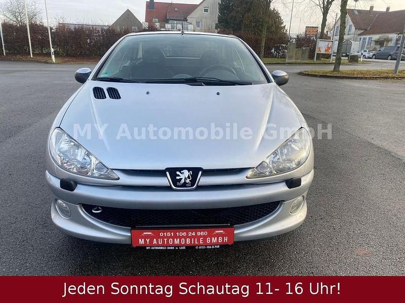 Grau Gebraucht 2004 Peugeot 206 CC Filou Cabrio | 2.999 € (Etwas zu teuer) - Bild 1/4