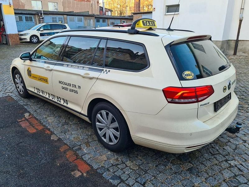 Gebraucht VW Passat Trendline 150 PS (110 kW) 2017 Beige Kombi