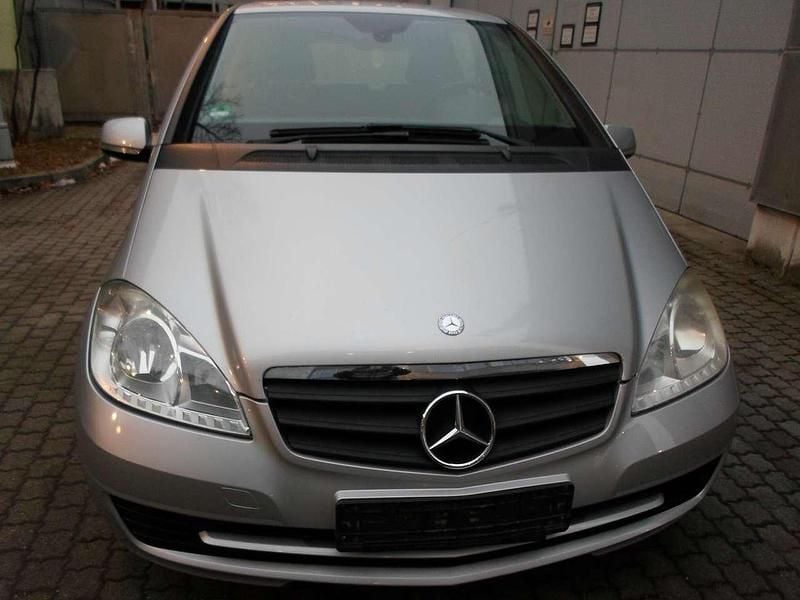 Polarsilber metalliclack Gebraucht 2009 Mercedes A170 Limousine | 3.699 € (Guter Preis) - Bild 1/4