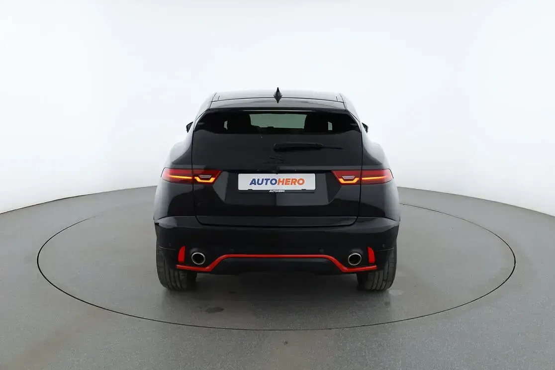 Käytetty Jaguar E-Pace R-Dynamic 200 HP (147 kW) 2023 Musta Katumaasturi