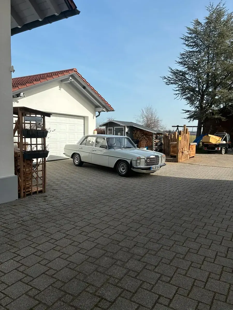 Gebraucht Mercedes W115 1976 Weiß Limousine