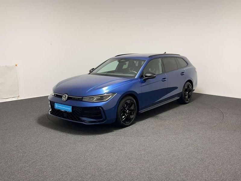 Gebraucht VW Passat R-line 150 PS (110 kW) 2025 Reef blue metallic Kombi