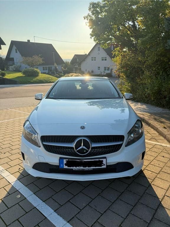 Gebraucht Mercedes A200 136 PS (100 kW) 2018 Weiß Limousine