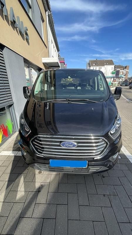 Gebraucht Ford Tourneo 185 PS (136 kW) 2020 Schwarz Van / Kleinbus
