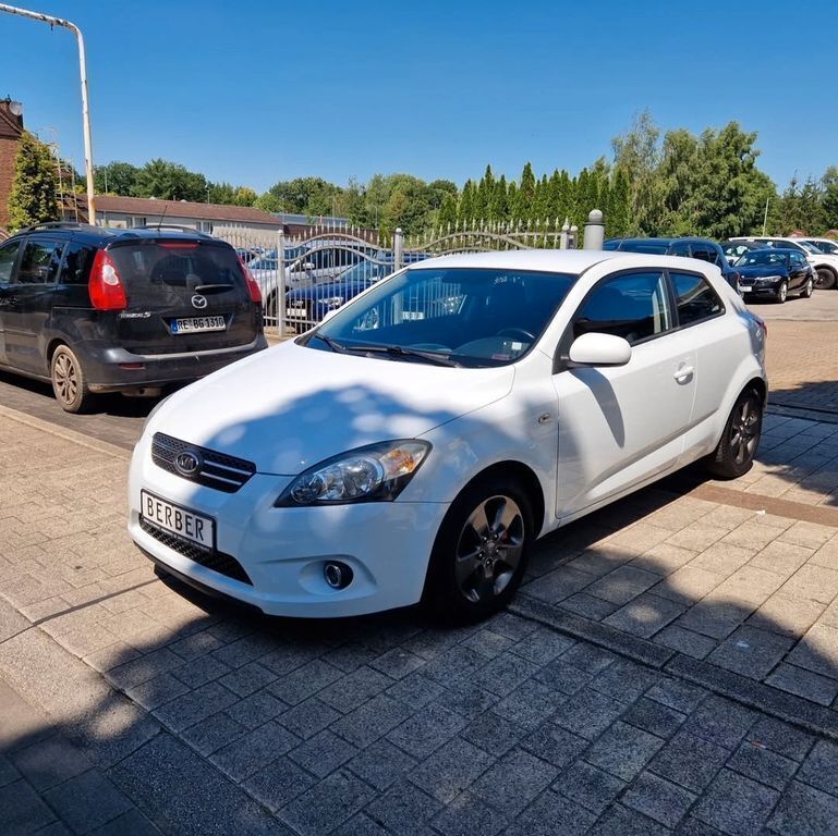Weiß Gebraucht 2010 Kia ProCeed Kleinwagen | 2.790 € (Superpreis) - Bild 1/4