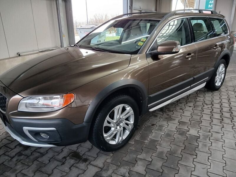 Braun Gebraucht 2014 Volvo XC70 Momentum SUV | 12.490 € (Fairer Preis) - Bild 1/4
