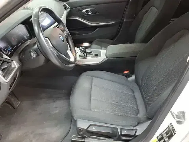 Gebraucht BMW 330e Advantage 252 PS (185 kW) 2021 Alpinweiss uni Kombi