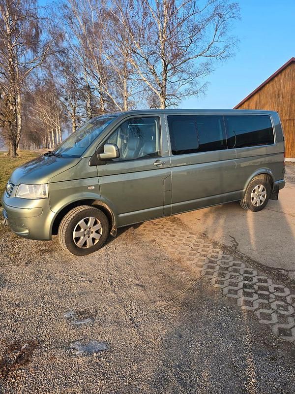 Używany VW Caravelle 174 KM (127 kW) 2009 Zielony Van