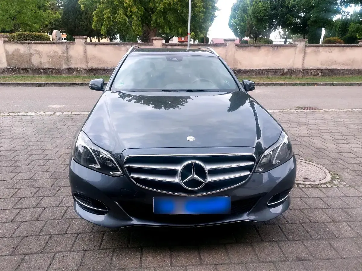 Gebraucht Mercedes E220 170 PS (125 kW) 2016 Grau Kombi