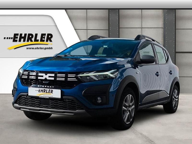 Blau Gebraucht 2023 Dacia Sandero Expression Limousine | 14.990 € (Fairer Preis) - Bild 1/4