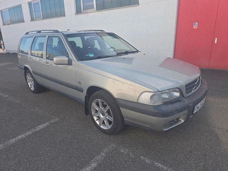 Używany Volvo XC70 193 KM (141 kW) 2000 Szary SUV