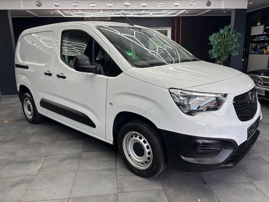 Gebraucht Opel Combo 102 PS (75 kW) 2024 Weiß Van / Kleinbus
