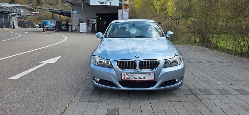 Gebraucht BMW 325 Comfort Edition 218 PS (160 kW) 2011 Blau Limousine