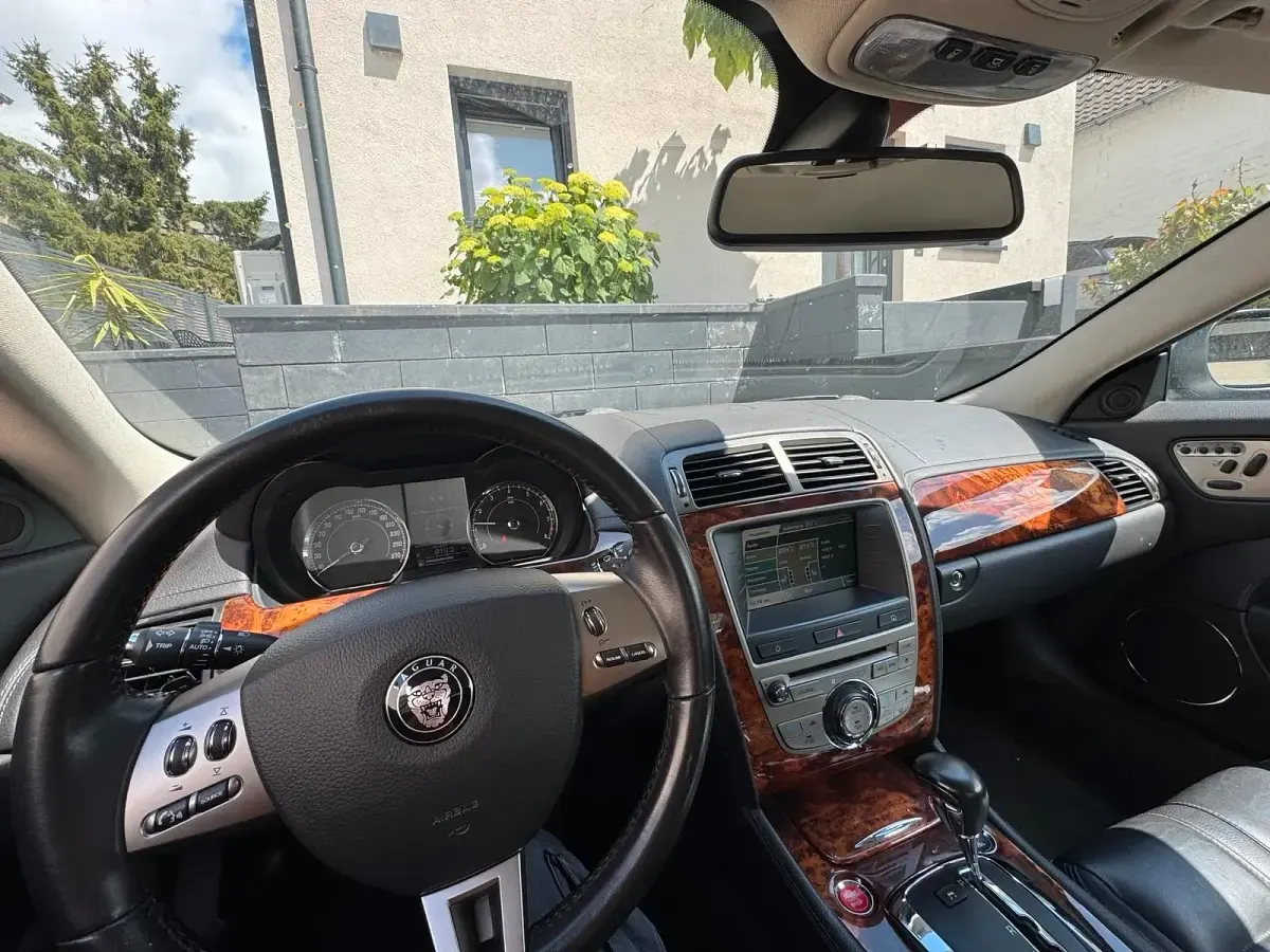 Gebraucht Jaguar XK 258 PS (189 kW) 2009 Silber Coupé